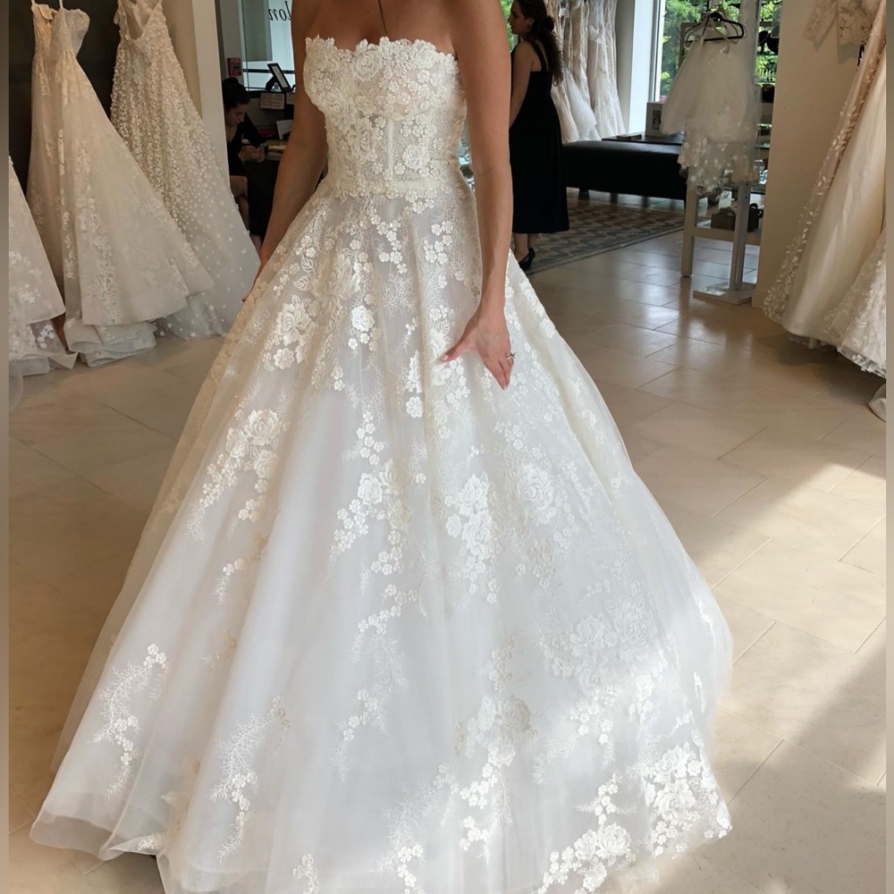 Elegant White Strapless Wedding Gown